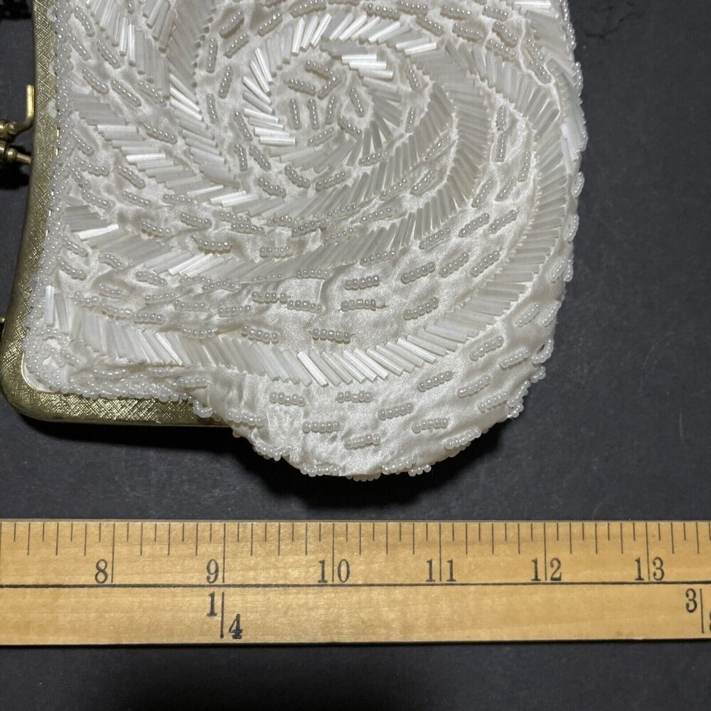 La Regale White Evening Bag Purse Vintage Beaded White Gold Tone Chain Clutch​ - Picture 8 of 9